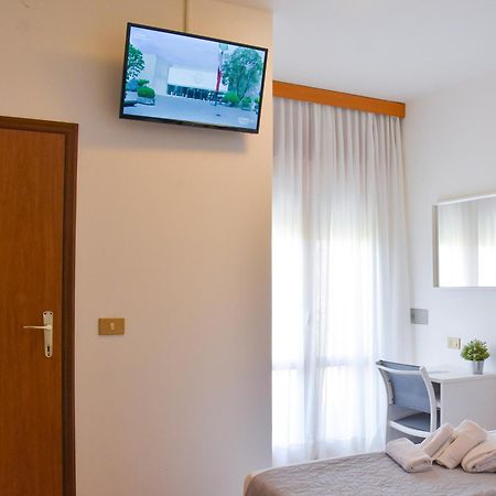 Hotel Umberto Lido di Jesolo Bagian luar foto
