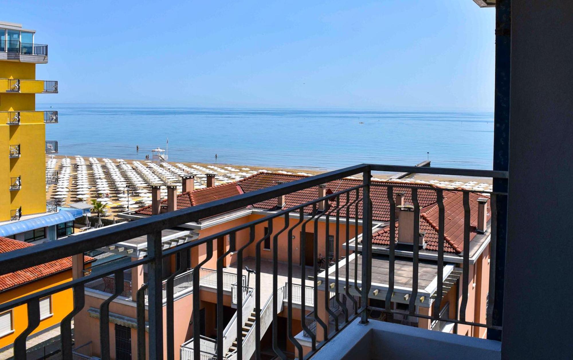 Hotel Umberto Lido di Jesolo Bagian luar foto