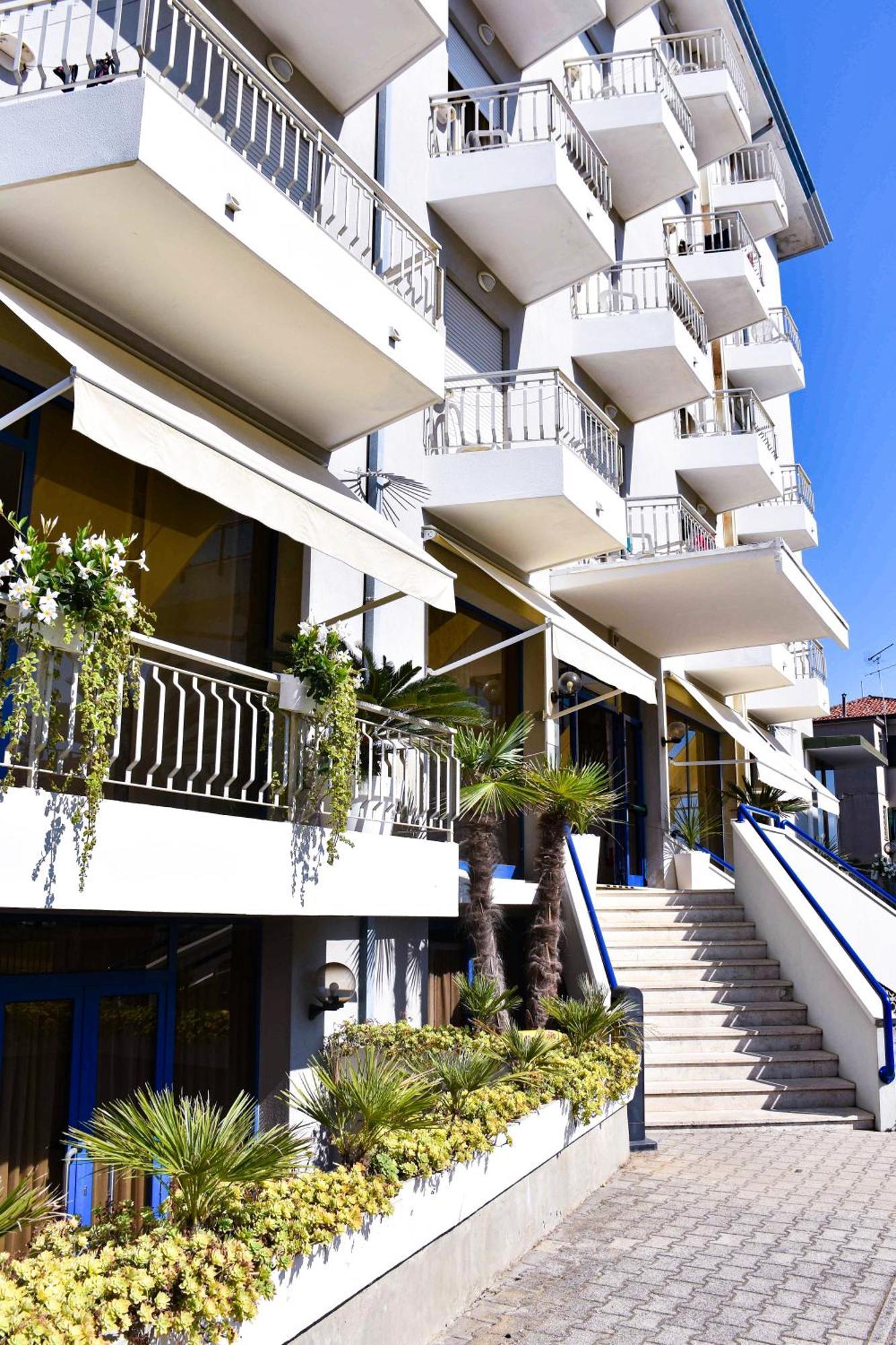 Hotel Umberto Lido di Jesolo Bagian luar foto