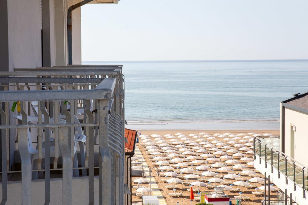 Hotel Umberto Lido di Jesolo Bagian luar foto