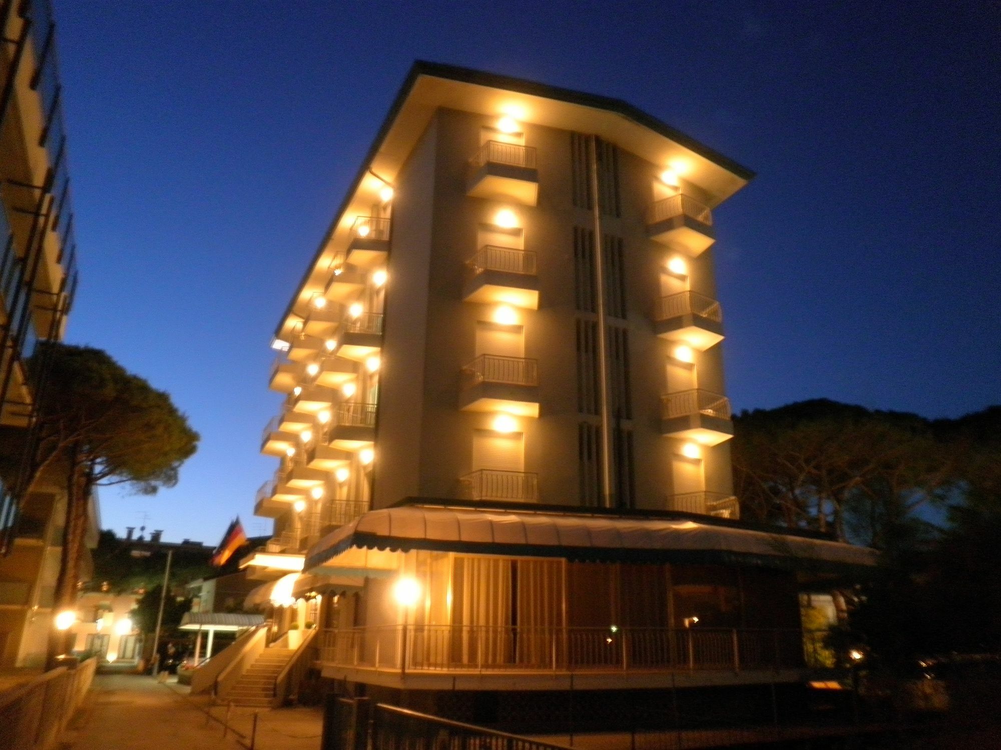 Hotel Umberto Lido di Jesolo Bagian luar foto