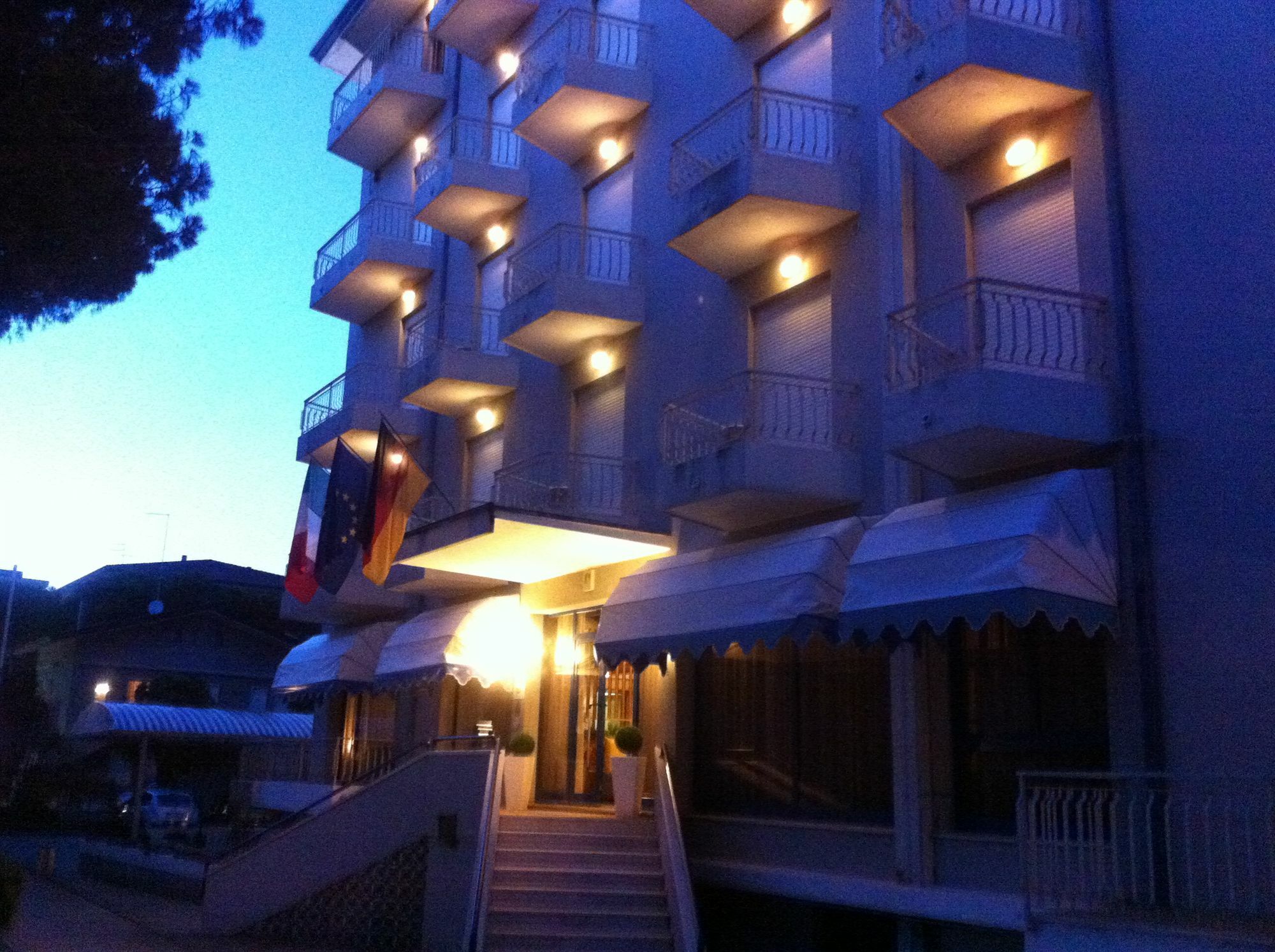 Hotel Umberto Lido di Jesolo Bagian luar foto