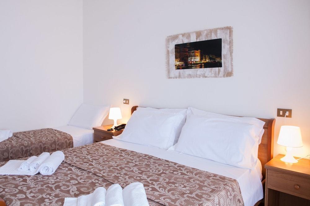 Hotel Umberto Lido di Jesolo Bagian luar foto